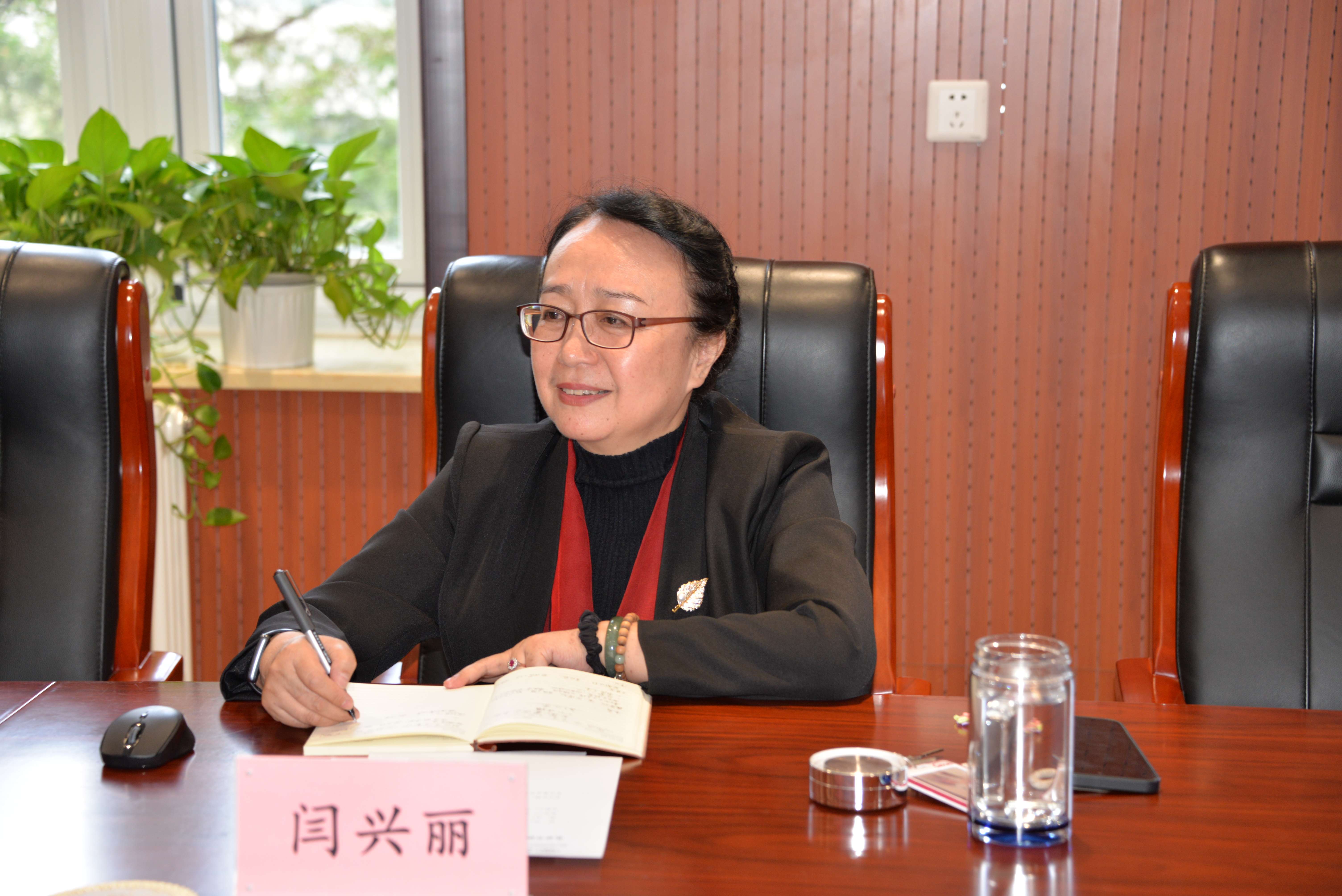 闫兴丽.jpg